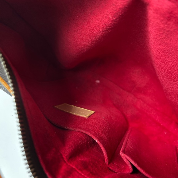 Louis Vuitton Croissant MM - Picture 8 of 17